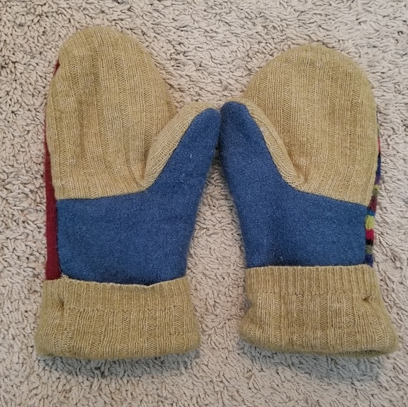 Mittens - Picture 2 of 2